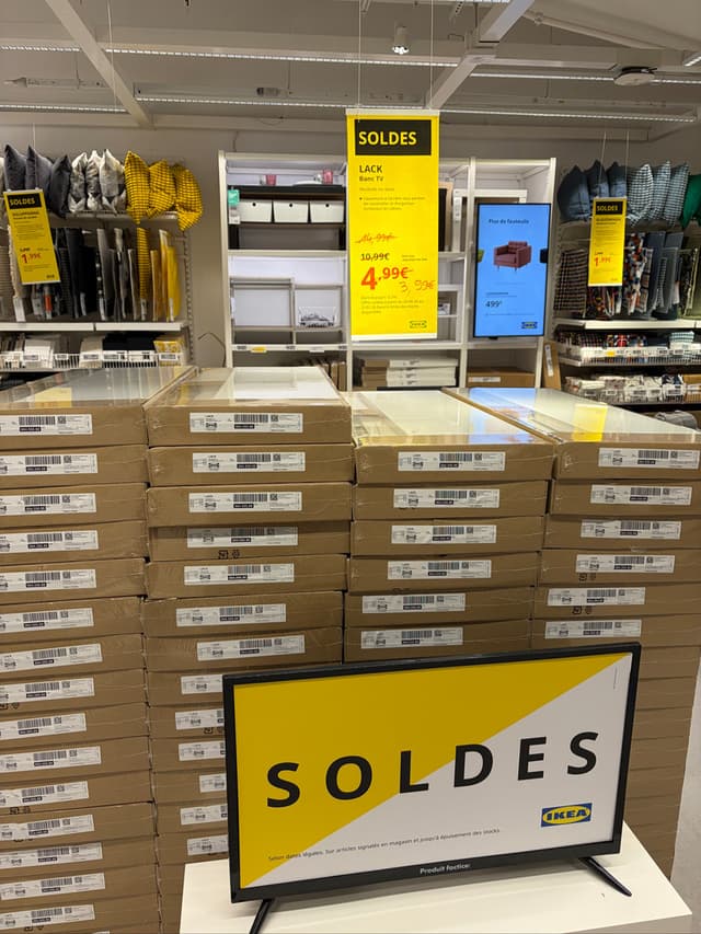 Banc TV LACK blanc chez IKEA Rivoli - 90 cm